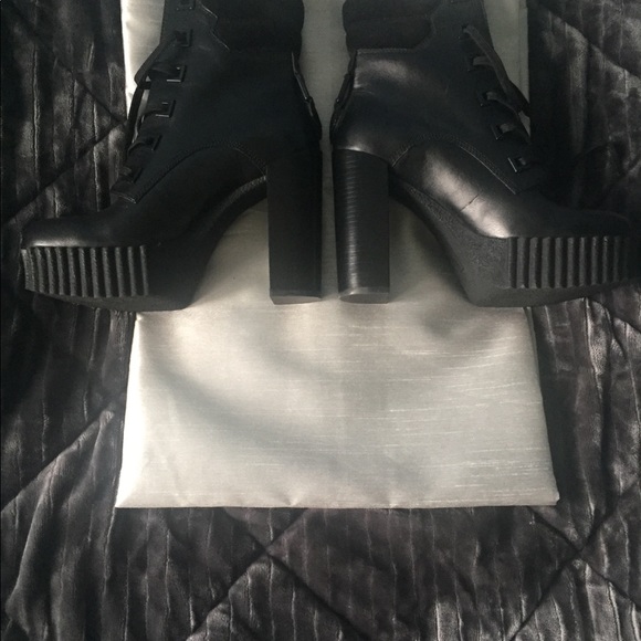 Kendall and Kylie booties - Picture 5 of 7